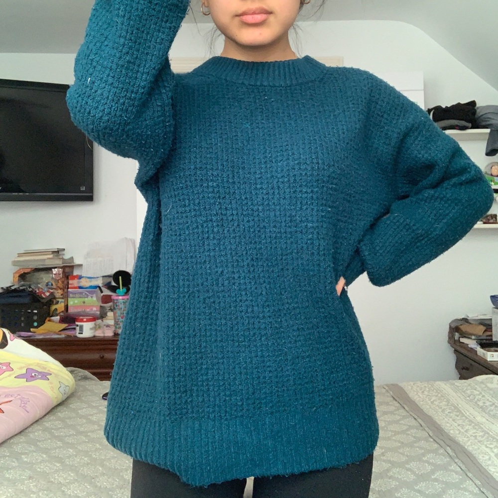 American Eagle Tuartoquise Round Neck Sweater Size: Small